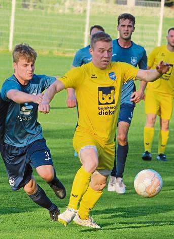 Die DJK Mellrich (in Gelb) und der VfL Hörste-Garfeln (in Blau) sind raus aus dem A-Liga-Titelrennen. Foto: Brand