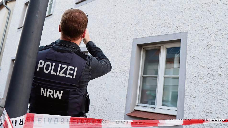 Mehrere Stunden dauerte die Beweissicherung in dem Haus am Hellweg. Archivfoto: Dietz