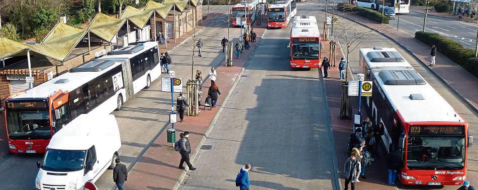 Verschoben ins nächste Jahrzehnt: Die mit fünf Millionen Euro kalkulierte Verlegung des Busbahnhofs auf die andere Seite der Rixbecker Straße rückt auf der Prioritätenliste nach hinten. Archivfoto: Niggenaber