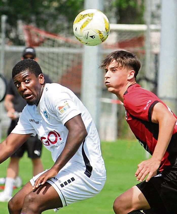 Doppelschicht für den SV Lipppstadt (in Rot): Zwei Testspiele gegen den KSV Baunatal und den TuS Hiltrup stehen am heutigen Samstag auf dem Plan. Foto: Heinke