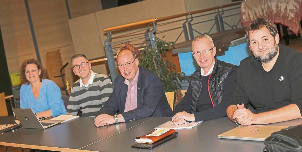 Freuen sich schon auf die Geburtstagsfeier der Stadt im August 2025 (v.l.): Elke Wenge, Klaus-Dieter Hötte, Peter Weiken, Hubert Betten und Christoph Scholz. Foto: Löseke