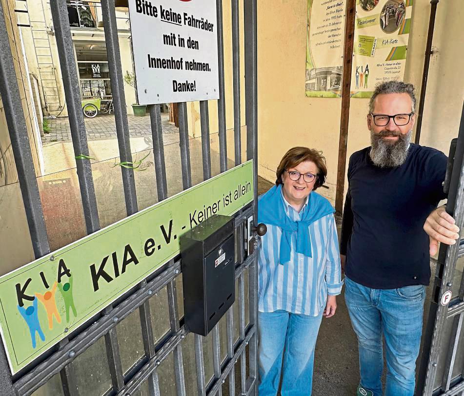 Seit zehn Jahren feste Anlaufstelle an der Cappelstraße: der Verein Keiner ist allein (Kia). Renate Rosenkranz und Christian Schoen haben auf Meilensteine zurückgeblickt. Foto: Cegelski