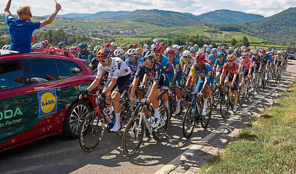 Radsport-Fans aufgepasst! Die Deutschland-Tour 2025 führt zwei Tage durch das Sauerland. Unter anderem werden die berühmte Hirschberger Wand sowie die Rüthener Ortschaften Hemmern und Menzel passiert. Und auch an Effeln gehts vorbei. Foto: DPA
