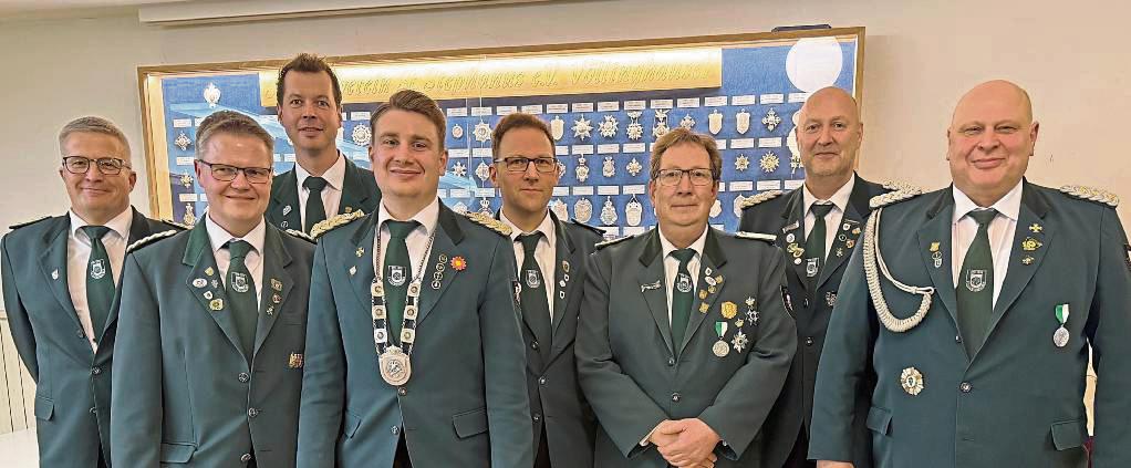 Der Vorstand (v.l.):Dietmar Blumenröhr, Tobias Heiming, Michael Schulte, Kai Käuper, Manfred Schütte, Alexander Steinmann, Elmar Cordes und Thomas Hense. Foto: Meyer