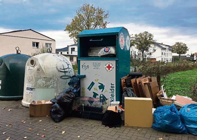 Einige der 71 Container-Standorte im Stadtgebiet (wie hier in Esbeck) entwickeln sich immer mehr zu Müll-Hotspots.