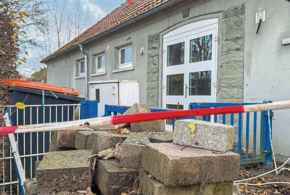 Die Sporthalle in Ehringhausen wurde bereits entkernt. Foto: N. Wissing
