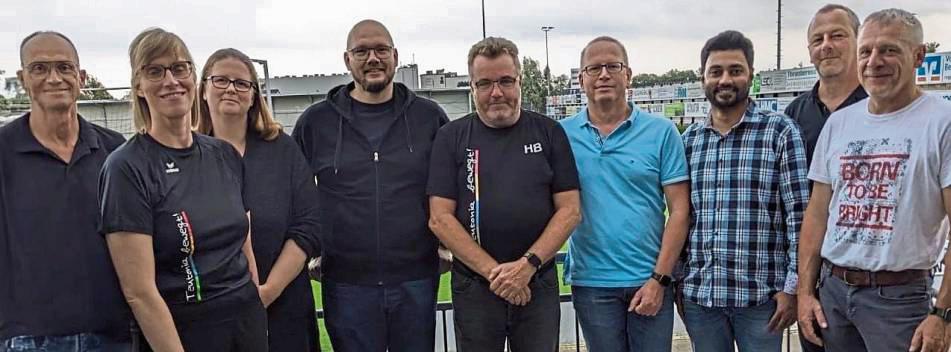 Der Vorstand von Teutonia Lippstadt (v.l.) Achim Bals, Andrea Winkelnkemper, Sandra Donis, Thomas Appelhoff, Hendrik Broermann, Oliver Ortmann, Manny Kurugodu, Thomas Vogt und Heinz Rygula ließ das Jahr 2023 Revue passieren.