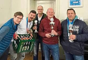 Die Gewinner des Doppelkopfturniers der Doppelkopffreunde in Overhagen.