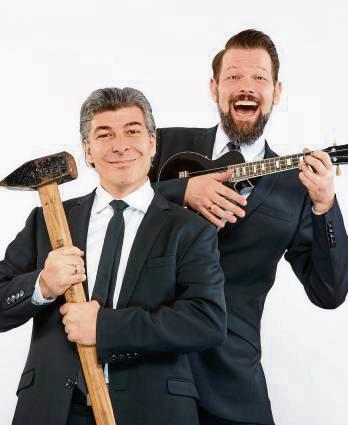 Das Satire-Duo Onkel Fisch kommt nach Erwitte und blickt das Jahr zurück.
