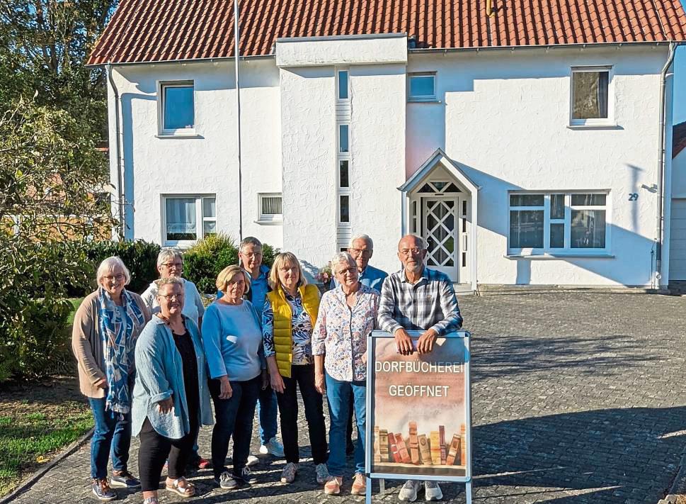 Die Ehrenamtlichen um den geschäftsführender Vorsitzenden im Kirchenvorstand Antonius Wicker (r.) wollen die Schließung des Pfarrheims nicht einfach hinnehmen. Foto: Bastian Puls