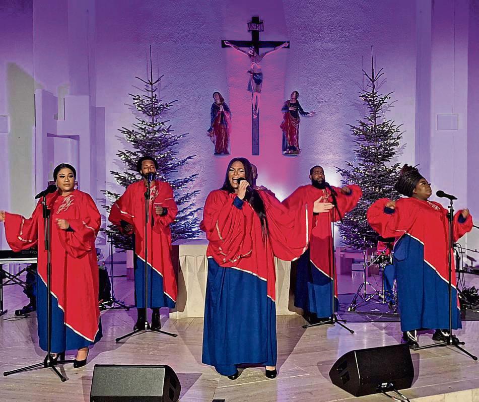 Wow, was für eine Stimmgewalt: Die New York Gospel Stars reißen mit ihrer Power das Publikum von den Kirchenbänken. Fotos: Cordes