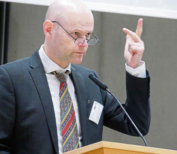 Superintendent Dr. Manuel Schilling schmerzt die Aufgabe von Kirchen und Versammlungsstätten.
