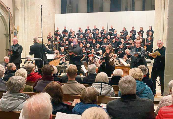 Unter der Leitung von Kantor Roger Bretthauer begeisterte die Kantorei Lippstadt mit der „Marienvesper“. Foto Dierk Hartleb