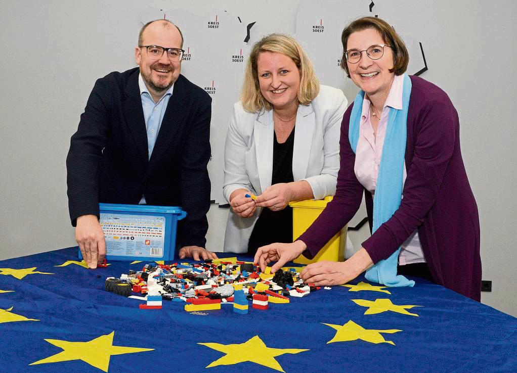 Christoph Niggemeier, Helena Brüggemann und Nadja Dust vom Kreis Soest (v.l.) freuen sich auf das Projekt. Noch bis 13. März sind Anmeldungen möglich. Foto: Birgit Kalle (Kreis Soest)
