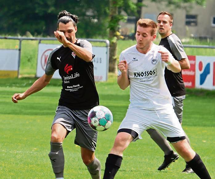 Die Reserve des VfL Hörste-Garfeln (in Weiß) verlor ihr letztes Heimspiel gegen Viktoria Lippstadt 1:3. Foto: Feichtinger