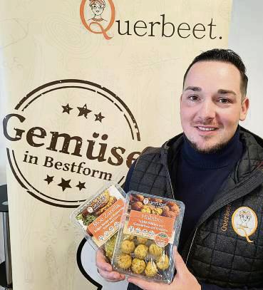 Philipp Kilian produziert mit Querbeet vegane Snacks – und einige wenige tragen dabei auch Bezeichnungen wie Burger oder Bifteki. Foto: Schwade
