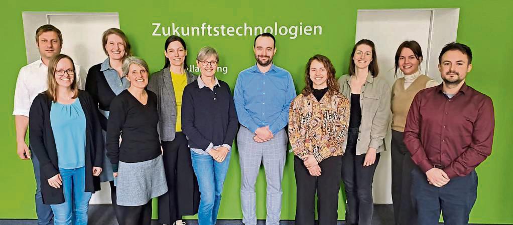 Das Kick-off-Projektteam „Ce:FIRe – zirkulär.frugal.regenerativ“ steht in den Startlöchern, um den Übergang von einer Linear- zu einer Kreislaufwirtschaft zu fördern, Unternehmen im Kreis Soest gezielt zu unterstützen und Potenziale zu heben. Foto: Kürpick/ Wirtschaftsförderung