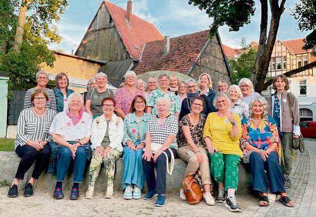 Die Omas gegen Rechts – hier nur ein Bruchteil der in Lippstadt aktiven Gruppe – wollen auch vor der Kommunalwahl Präsenz zeigen.