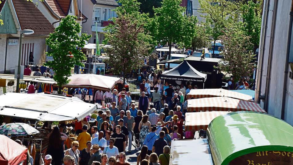 Bestes Wetter bot sich den Gesekern. Voll war es vor allem im Zentrum des Marktes.