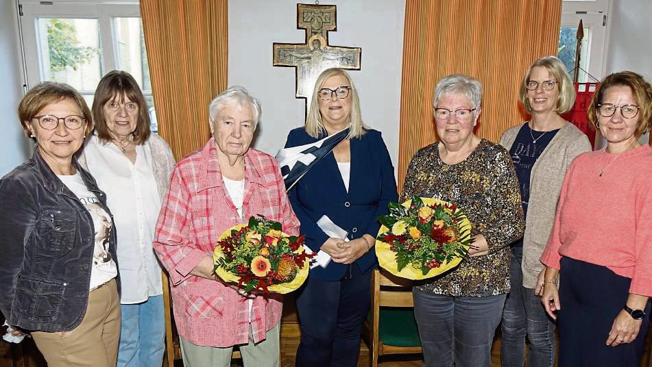Ehrungen für langjährige Mitglieder standen bei der Jahreshauptversammlung der kfd Rüthen auf dem Programm. Foto: Kloer