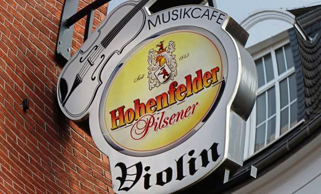 Seit 2017 steht die Musikkneipe Violin leer. Einer der Eigentümer hofft nun, dass sich mit der Quartiersentwicklung neue Möglichkeiten auftun. Foto: Dietz