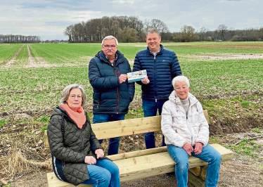 Heimat-Scheck für Orte zum Verweilen (v.l.): Anne Mues, Karl-Heinz Burghardt, Jörg Blöming, Astrid Peitz.