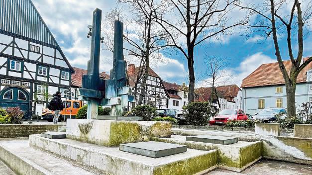 Trocken wie eine Scheibe altes Brot: Der Brunnen am Marktplatz. Foto: Vielberg