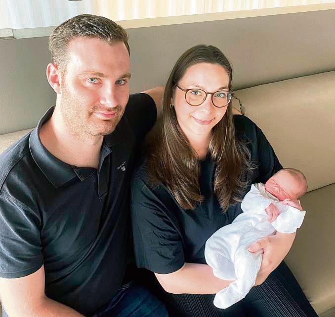 Die stolzen Eltern Lisa David und Jens Steputat sind glücklich mit ihrem am Mittwoch geborenen Sohn Oliver.