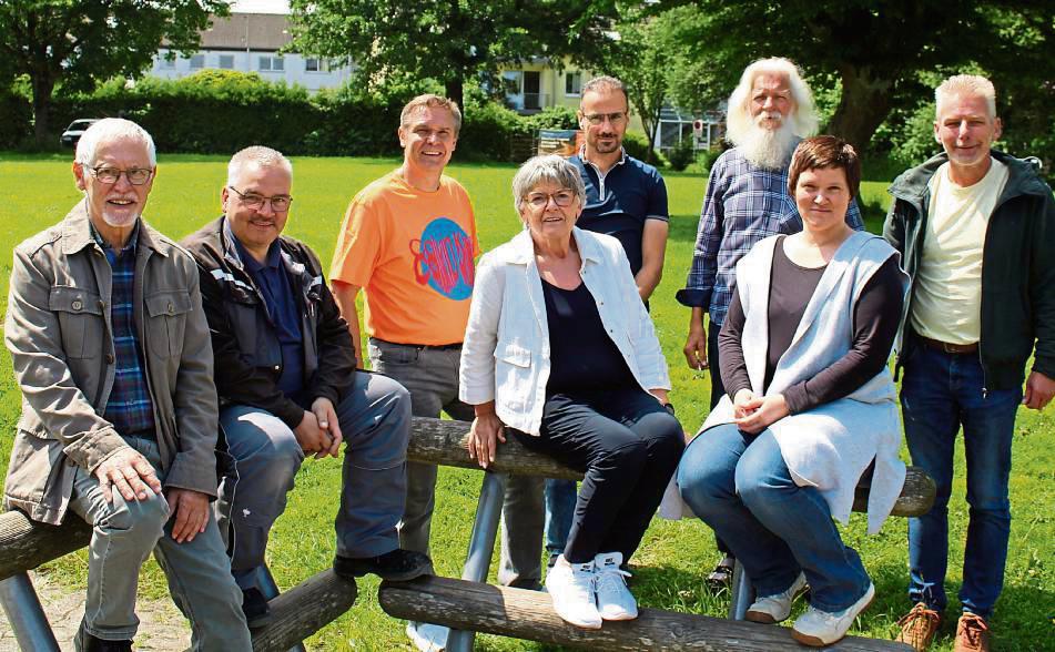 Der Trägerverein der Privaten Sekundarschule Hugo Stern in Rüthen mit Geschäftsführer Mustafa Kaynak (4.v.r.). Foto: Mintert