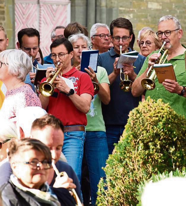 Die Hellwegmusikanten hatten einen Flashmob vorbereitet und mischten sich unter das Publikum. Fotos: Giannakis
