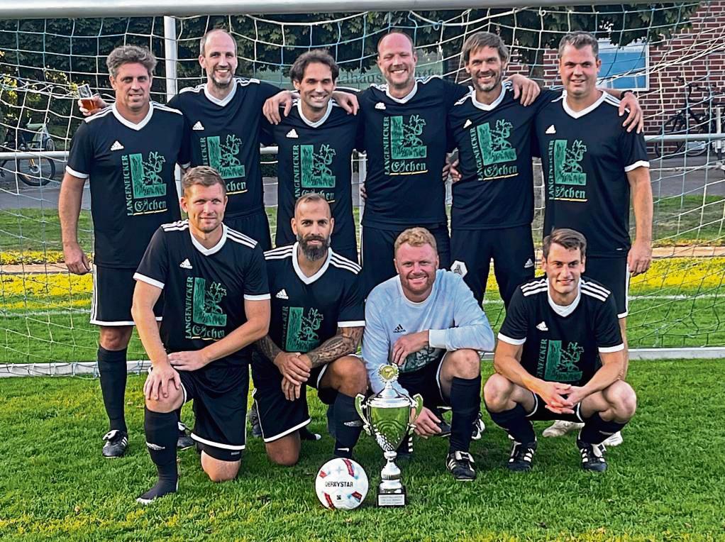 Ü40-Kreismeister auf dem Kleinfeld: Die Mannschaft der SG Ehringhausen/Langeneicke holte dank eines 5:0-Sieges im Finale gegen Mönninghausen den Titel.