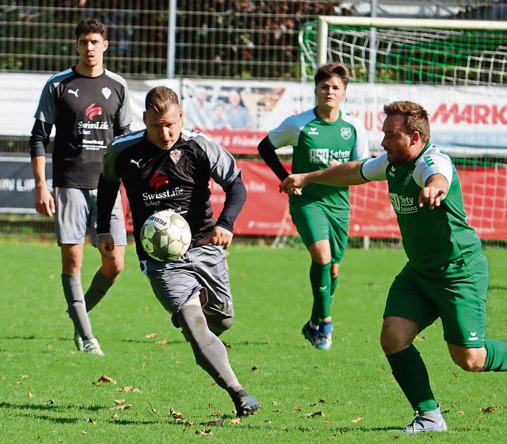 Die Reserve des Cappel (in Grün) war im Spiel gegen Viktoria Lippstadt chancenlos und unterlag auch in dieser Höhe verdient mit 1:5. Foto: Feichtinger