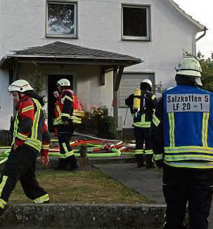 In Holsen war die Feuerwehr am Samstag bei einem Zimmerbrand gefordert. Foto: Johannes Büttner