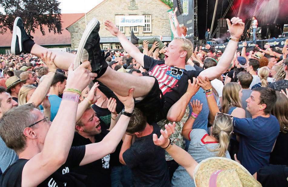 Crowdsurfen ist an den Big-Day-Out-Wochenenden stets die Sportart Nummer eins in Anröchte gewesen. Ob sich auch dieses Mal ein paar Mutige finden?