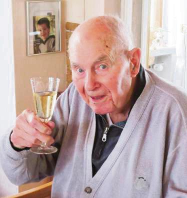 Friedrich (Friedel) Herting stößt heute auf den 100. an.