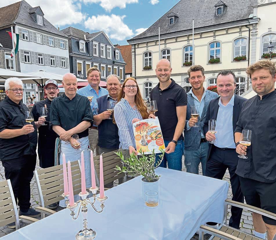 Veranstaltet wird Lippstadt Culinaire von Werbegemeinschaft, KWL und vier Gastronomen. Auf das Event freuen sich (v.l.) Martin Knülle, Maximilian Keil, Ralf Mende, Peter Cosack, Ralf Stotz, Silke Baitinger, Christoph Hermes, Volker Gode, Mario Deimel und Nils Regelmann.