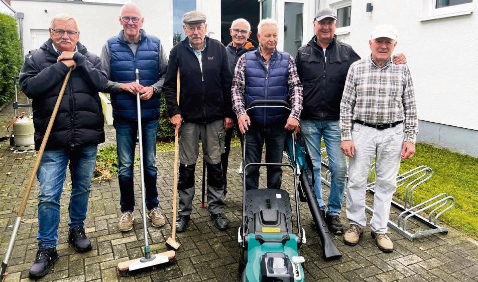 Die Heinzelmännchen (v.l.): Kalla Burghardt, Klaus Rohe, Karl Rohe, Lutz Heymann, Norbert Holtz, Jürgen Drees und Helmut Flöter. Es fehlen: Bernd Pahlke und Michael Tewes.