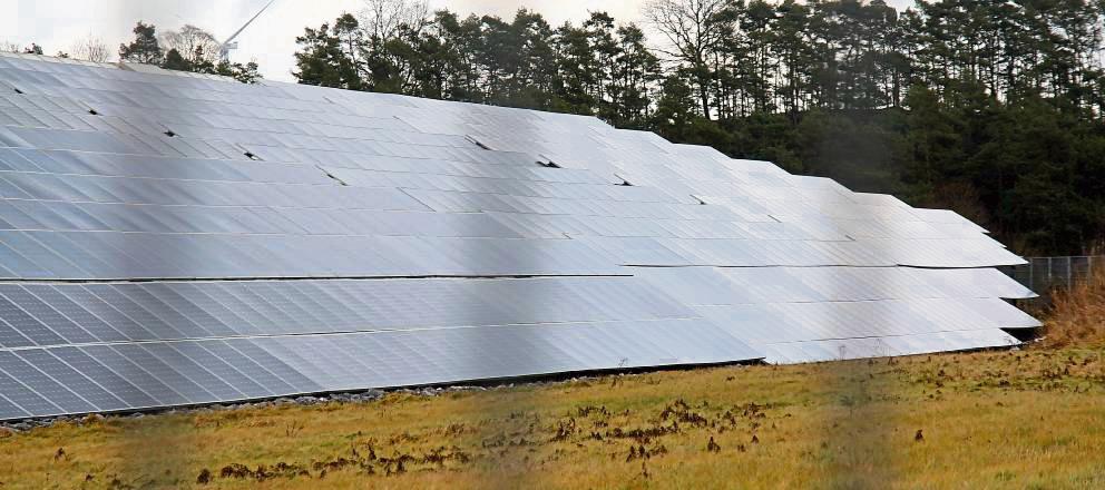 Eine sogenannte Freiflächen-Photovoltaikanlage soll an der B516 gegenüber der Firma Kleeschulte Erden entstehen. Symbolfoto: Marcel Mund
