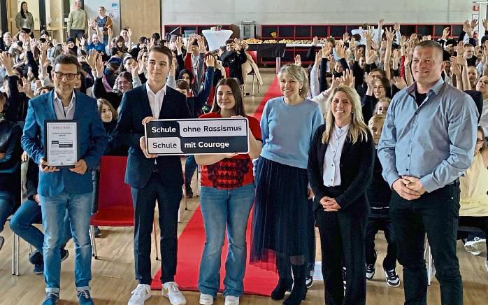 Das Siegel für die Edith-Stein-Realschule ist am Freitag verliehen worden, sie ist jetzt offiziell „Schule ohne Rassismus“.