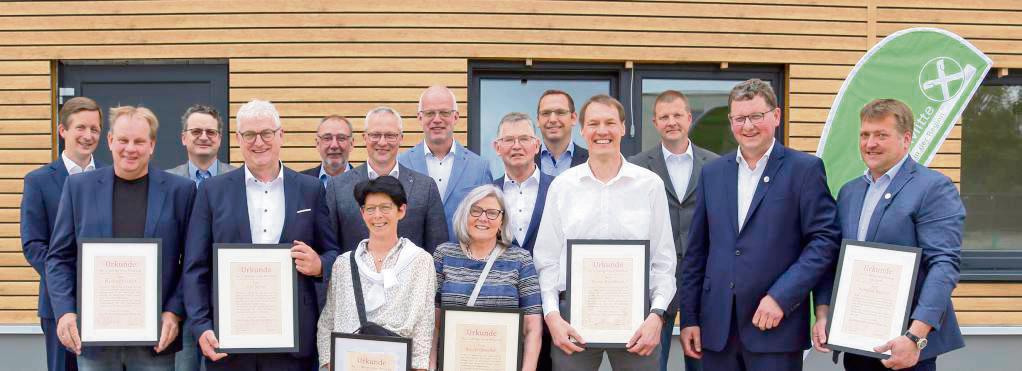 Ehrungen bei der RWM: Seit 40 Jahren gehört Rainer Haselhorst zum Team der Genossenschaft. Seit 25 Jahren gilt das für Sandra Bräutigam, Manfred Hackert, Renate Unterhalt und Ralf Stöver. Die silberne Ehrennadel des Verbandes erhielt Thomas Röper-Schültken ebenso wie Burkhard Mast und Hubertus Kappius für 25 Jahre Mitarbeit im Aufsichtsrat.