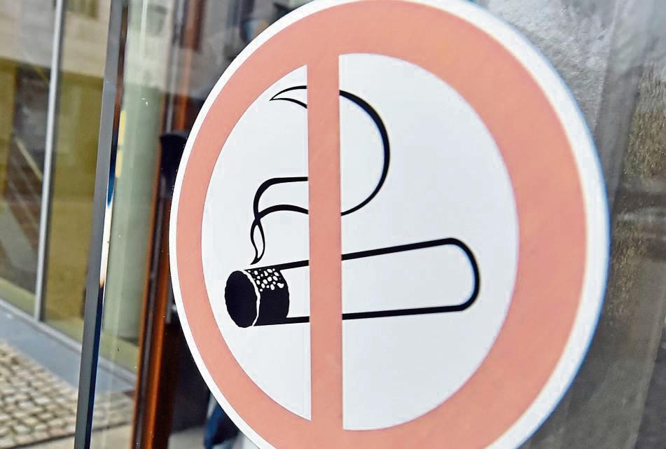 Der Wettbewerb „Be Smart – Don’t Start“ soll Schüler dafür sensibilisieren, die Finger von Glimmstängeln, Shishas und E-Zigaretten zu lassen. Symbolfoto: Uli Deck (dpa)
