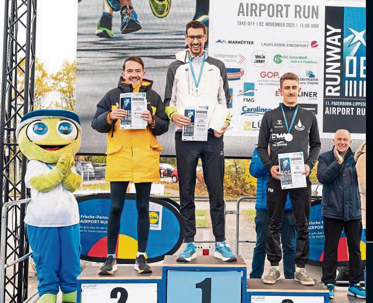 Strahlender Sieger: Der Rüthener Tobias Herrmann (M./Laufladen Endspurt Running Team) gewann den Hauptlauf über 10 Kilometer am Flughafen Paderborn/Lippstadt.