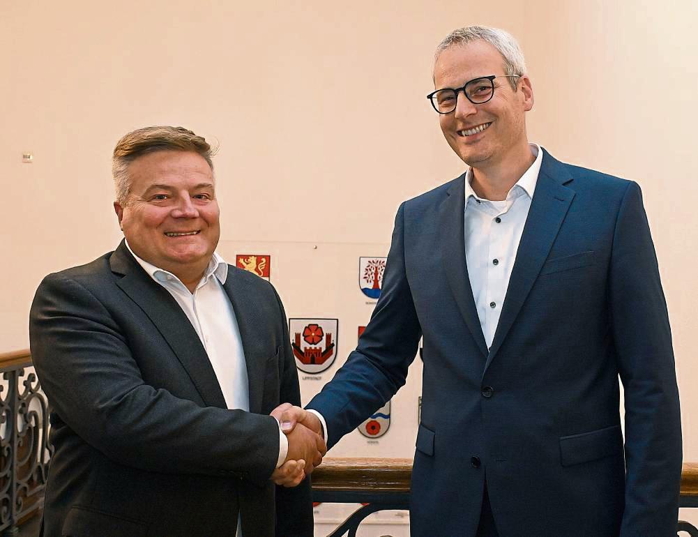 Enges Rennen in Lippstadt: Arne Moritz (CDU, l.) und der von der SPD unterstützte Einzelbewerber Alexander Tschense gehen in die Bürgermeister-Stichwahl. Foto: Dieter Tuschen