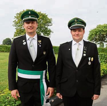 Sebastian Quill (l.) und Hauptmann Carsten Riekötter wurden mit dem SSB-Orden ausgezeichnet. Foto: Priesnitz