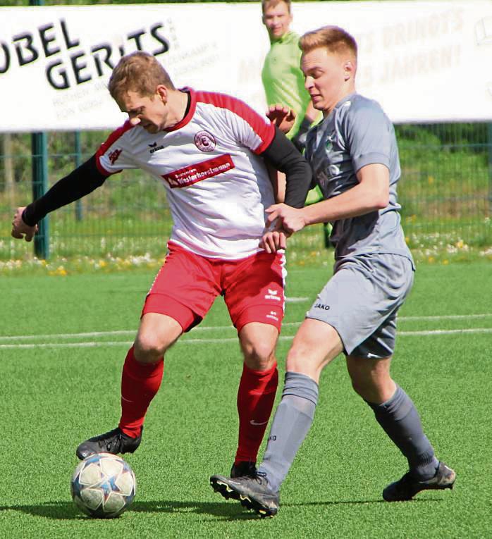 Die SG Oestereiden/Effeln/Menzel (graue Trikots) siegte im „Heimspiel“ in Rüthen mit 3:1 gegen Germania Esbeck und holte damit drei ganz wichtige Zähler. Foto: Heinke