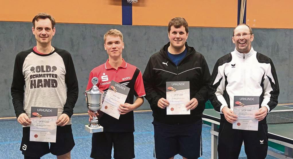 In der Königsklasse der Cappeler TT-Vereinsmeisterschaften, den Senioren A, führte an Sebastian Groß (2.v.l.) kein Weg vorbei. Im Finale bezwang er Ingo Weddemann (l.) mit 3:1. Auf dem dritten Platz landeten Tim Schlepphege (3.v.l.) und Andre Kemper (r.).