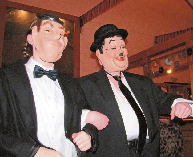 Dick und Doof waren als närrische Prominente zu Gast beim Schmerlecker Kino-Karneval.