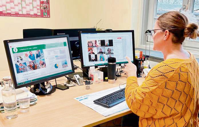 Dozentin Jana Osinski beim Online-Sprachkurs.