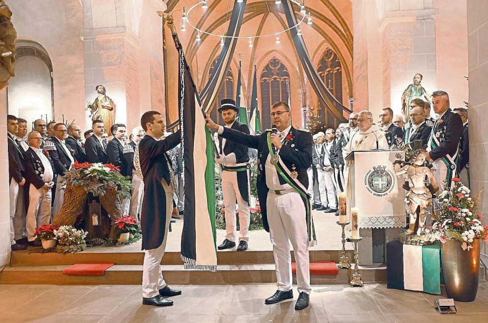 In der festlich geschmückten Stadtkirche erneuerten die Schützenbrüder ihr Versprechen, sich füreinander und für die Stadt Geseke einzusetzen. Fotos: Dieter Tuschen