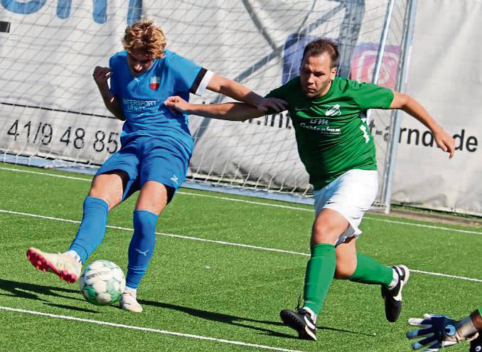Positiv ist der Trend beim TuS Lipperode II (in Blau). Zuletzt gelang ein 2:1-Sieg gegen Stirpe. Foto: Feichtinger